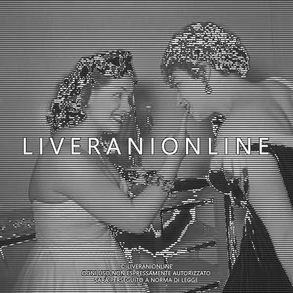 RETROSPETTIVA FESTIVAL DI NAPOLI 1954, Secondo festival della canzone napoletana Teatro Delle Palme Napoli 20-22 maggio 1954 Nella foto Maria Paris e Katyna Ranieri ©Archivio Giovanni Liverani /AGENZIA ALDO LIVERANI SAS