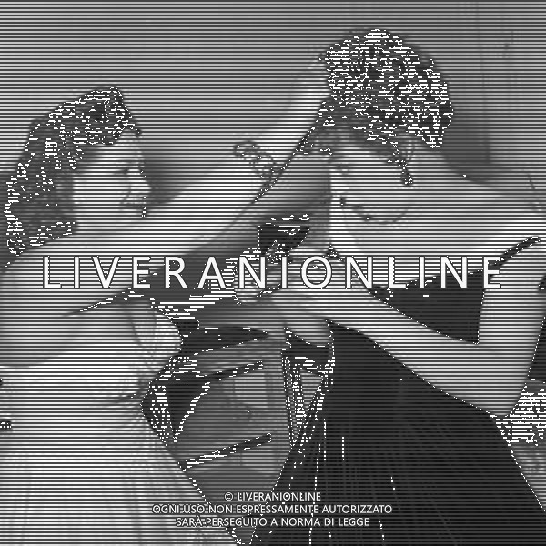 RETROSPETTIVA FESTIVAL DI NAPOLI 1954, Secondo festival della canzone napoletana Teatro Delle Palme Napoli 20-22 maggio 1954 Nella foto Katyna Ranieri e Maria Paris ©Archivio Giovanni Liverani /AGENZIA ALDO LIVERANI SAS