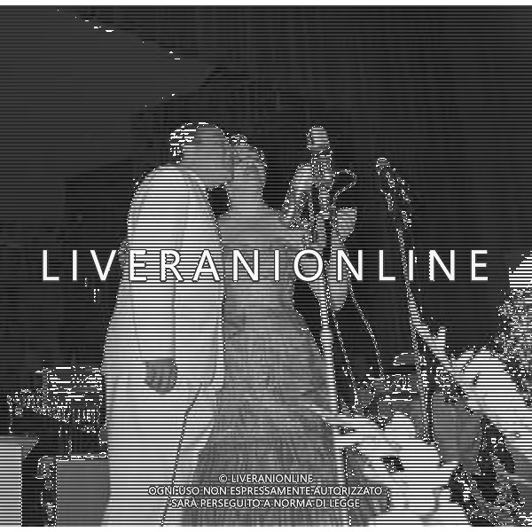 RETROSPETTIVA FESTIVAL DI NAPOLI 1955, Terzo festival della canzone napoletana Teatro Mediterraneo Napoli 16-18 giugno 1955 Nella foto Gino Latilla, Carla Boni ©Archivio Giovanni Liverani /AGENZIA ALDO LIVERANI SAS