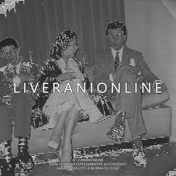 RETROSPETTIVA FESTIVAL DI NAPOLI 1955, Terzo festival della canzone napoletana Teatro Mediterraneo Napoli 16-18 giugno 1955 Nella foto Achille Togliani ©Archivio Giovanni Liverani /AGENZIA ALDO LIVERANI SAS