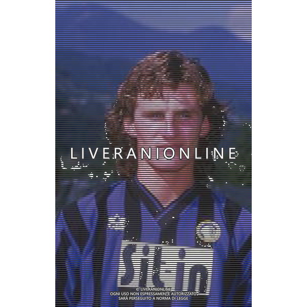 RETROSPETTIVA COSTANZO BARCELLA CALCIATORE NELLA FOTO BARCELLA COSTANZO CON LA MAGLIA DELL\'ATALANTA CALCIO AG ALDO LIVERANI SAS