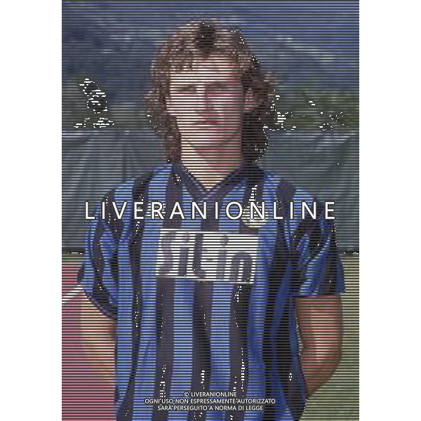 RETROSPETTIVA COSTANZO BARCELLA CALCIATORE NELLA FOTO BARCELLA COSTANZO CON LA MAGLIA DELL\'ATALANTA CALCIO AG ALDO LIVERANI SAS