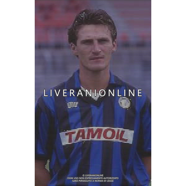 RETROSPETTIVA COSTANZO BARCELLA CALCIATORE NELLA FOTO BARCELLA COSTANZO CON LA MAGLIA DELL\'ATALANTA CALCIO AG ALDO LIVERANI SAS