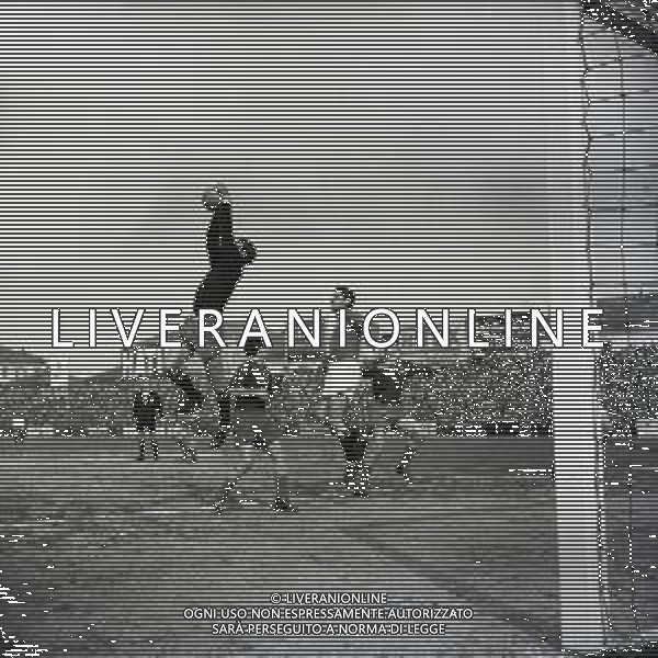 17-03-1957 ALESSANDRIA-CAMPIONATO DI CALCIO SERIE B ALESSANDRIA COMO 3-3 NELLA FOTO AZIONE DI GIOCO AG ALDO LIVERANI SAS