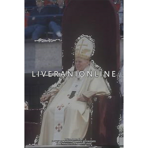 KAROL WOJTYLA, Sua Santita\' Papa Giovanni Paolo II, Vescovo di Roma, Citta\' del Vaticano. Fu eletto Papa il 16 ottobre 1978 - RETROSPETTIVA Nella foto durante la Visita Pastorale a Verona il 17.04.1988 ©Archivio Giovanni Liverani/AGENZIA ALDO LIVERANI SAS