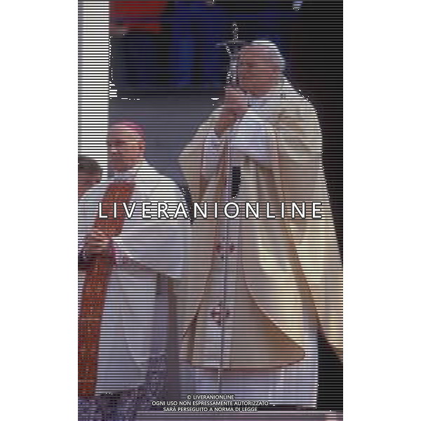 KAROL WOJTYLA, Sua Santita\' Papa Giovanni Paolo II, Vescovo di Roma, Citta\' del Vaticano. Fu eletto Papa il 16 ottobre 1978 - RETROSPETTIVA Nella foto durante la Visita Pastorale a Verona il 17.04.1988 ©Archivio Giovanni Liverani/AGENZIA ALDO LIVERANI SAS