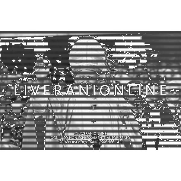 KAROL WOJTYLA, Sua Santita\' Papa Giovanni Paolo II, Vescovo di Roma, Citta\' del Vaticano. Fu eletto Papa il 16 ottobre 1978 - RETROSPETTIVA Nella foto durante la Visita Pastorale a Verona il 17.04.1988 ©Archivio Giovanni Liverani/AGENZIA ALDO LIVERANI SAS