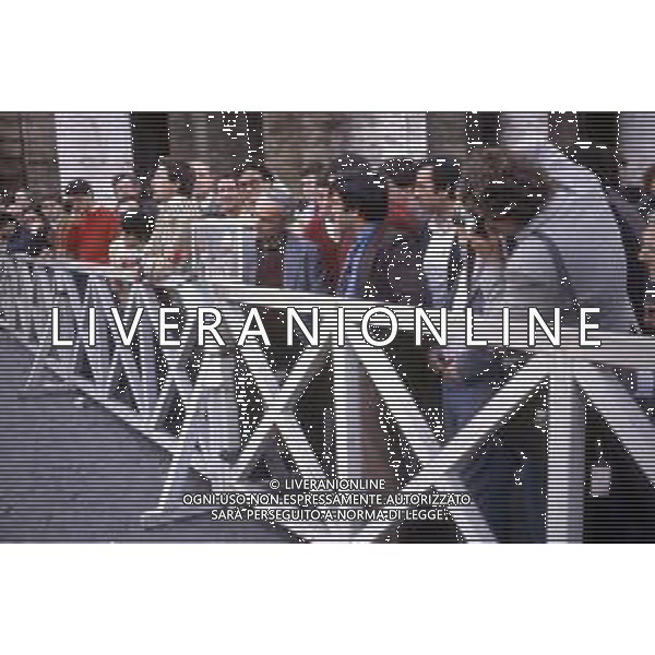 KAROL WOJTYLA, Sua Santita\' Papa Giovanni Paolo II, Vescovo di Roma, Citta\' del Vaticano. Fu eletto Papa il 16 ottobre 1978 - RETROSPETTIVA Nella foto i Fedeli in Piazza San Pietro durante l\'esposizione della Madonna Nera di Czestochowa Polonia ©Archivio Giovanni Liverani/AGENZIA ALDO LIVERANI SAS