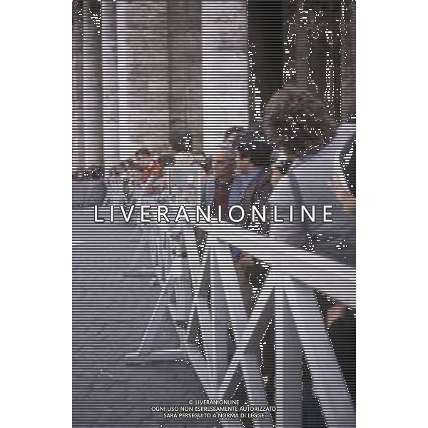KAROL WOJTYLA, Sua Santita\' Papa Giovanni Paolo II, Vescovo di Roma, Citta\' del Vaticano. Fu eletto Papa il 16 ottobre 1978 - RETROSPETTIVA Nella foto i Fedeli in Piazza San Pietro durante l\'esposizione della Madonna Nera di Czestochowa Polonia ©Archivio Giovanni Liverani/AGENZIA ALDO LIVERANI SAS