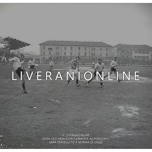 17-02-1957 LEGNANO- CAMPIONATO DI CALCIO SERIE B LEGNANO MESSINA 2-0 NELLA FOTO AZIONE DI GIOCO AG ALDO LIVERANI SAS