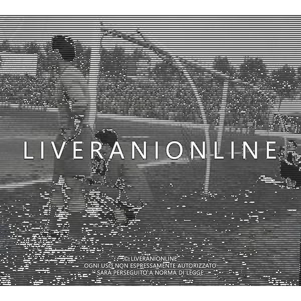 07-04-1957 MONZA-CAMPIONATO DI CALCIO SERIE B MONZA SIMMENTHAL ALESSANDRIA 2-1 NELLA FOTO AZIONE DI GIOCO AG ALDO LIVERANI SAS