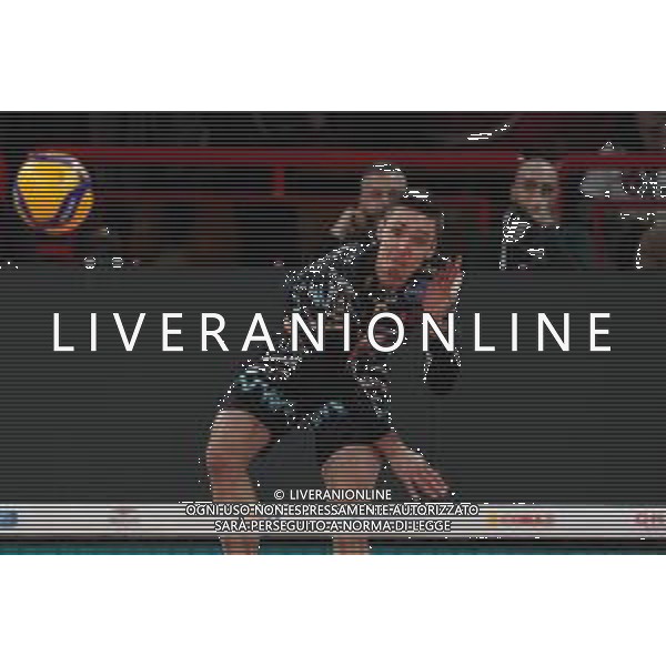 Campionato di Volley Superlega Serie A 2019/2020 Perugia, Italia 26/12/2019 Sir Safety Conad Perugia vs Top Volley Latina Nella foto: robert taht (n.6 schiacciatore sir safety conad perugia) alla battuta FOTO LORIS CERQUIGLINI-ALESSIO MARINI-AG ALDO LIVERANI SAS