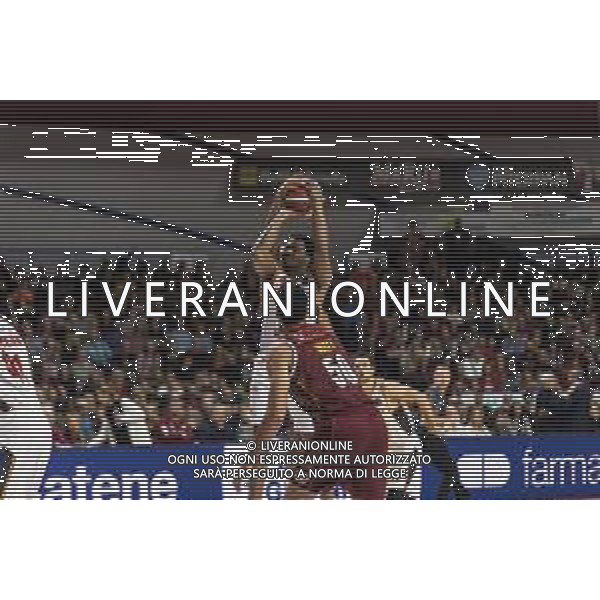 Campionato di Basket Serie A 2019/2020 Venezia, Italia 26/12/2019 Umana Reyer Venezia vs Virtus Roma Nella foto: La stoppata di Jeremy Chappell dell\'Umana Reyer Venezia ai danni di William Buford della Virtus Roma FOTO MATTIA RADONI-ALESSIO MARINI-AG ALDO LIVERANI SAS