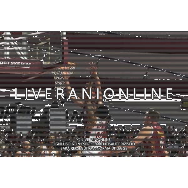 Campionato di Basket Serie A 2019/2020 Venezia, Italia 26/12/2019 Umana Reyer Venezia vs Virtus Roma Nella foto: William Buford della Virtus Roma in azione con Mitchell Watt dell\'Umana Reyer Venezia FOTO MATTIA RADONI-ALESSIO MARINI-AG ALDO LIVERANI SAS