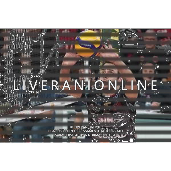 Campionato di Volley Superlega Serie A 2019/2020 Perugia, Italia 26/12/2019 Sir Safety Conad Perugia vs Top Volley Latina Nella foto: giuliano de cecco (n.15 palleggiatore sir safety conad perugia) alza FOTO LORIS CERQUIGLINI-ALESSIO MARINI-AG ALDO LIVERANI SAS