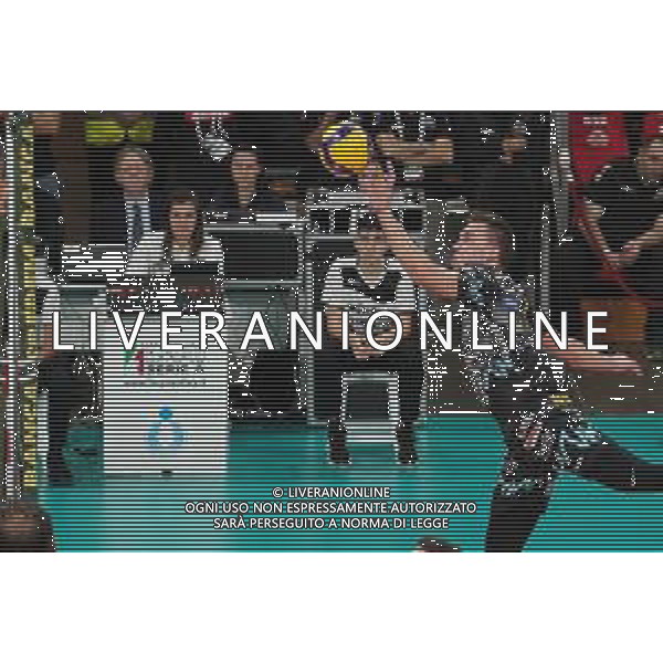 Campionato di Volley Superlega Serie A 2019/2020 Perugia, Italia 26/12/2019 Sir Safety Conad Perugia vs Top Volley Latina Nella foto: oleh plotnytskyi (n.17 schiacciatore sir safety conad perugia) schiaccia FOTO LORIS CERQUIGLINI-ALESSIO MARINI-AG ALDO LIVERANI SAS