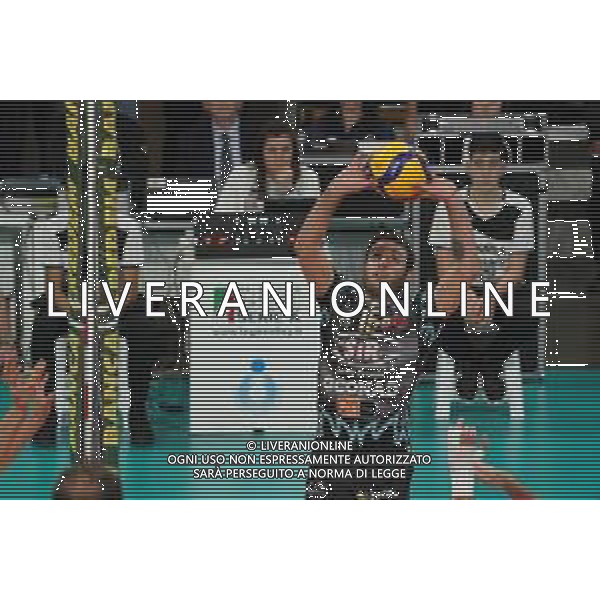 Campionato di Volley Superlega Serie A 2019/2020 Perugia, Italia 26/12/2019 Sir Safety Conad Perugia vs Top Volley Latina Nella foto: giuliano de cecco (n.15 palleggiatore sir safety conad perugia) alza FOTO LORIS CERQUIGLINI-ALESSIO MARINI-AG ALDO LIVERANI SAS
