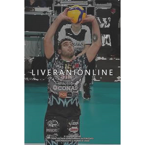 Campionato di Volley Superlega Serie A 2019/2020 Perugia, Italia 26/12/2019 Sir Safety Conad Perugia vs Top Volley Latina Nella foto: giuliano de cecco (n.15 palleggiatore sir safety conad perugia) alza FOTO LORIS CERQUIGLINI-ALESSIO MARINI-AG ALDO LIVERANI SAS