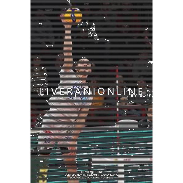 Campionato di Volley Superlega Serie A 2019/2020 Perugia, Italia 26/12/2019 Sir Safety Conad Perugia vs Top Volley Latina Nella foto: karlitzek moritz (n.10 schiacciatore top volley cisterna) alla battuta FOTO LORIS CERQUIGLINI-ALESSIO MARINI-AG ALDO LIVERANI SAS