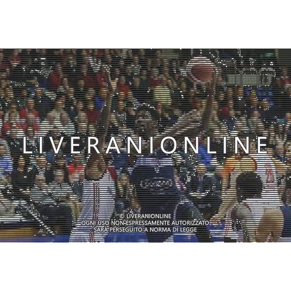 Campionato di Basket Serie A 2019/2020 Trieste, Italia 29/12/2019 Pallacanestro Trieste vs Fortitudo Bologna Nella foto: Henry Sims (Fortitudo Pompea Bologna) contrastato da Derek Cook Jr. (Allianz Pallacanestro Trieste) FOTO LUCA TEDESCHI-ALESSIO MARINI-AG ALDO LIVERANI SAS