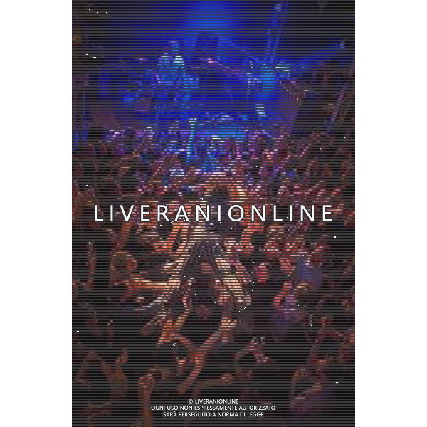 Swamp Club Massa (MS), Italia 25/12/2019 The Zen Circus - Natale Zen Nella foto: Stage diving. Il pubblico dello Swamp sostiene Andrea Appino FOTO MARCO D\'ALO-ALESSIO MARINI-AG ALDO LIVERANI SAS