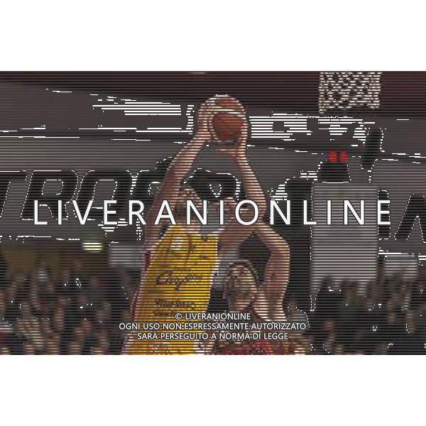 Campionato di Basket Serie A 2019/2020 Venezia, Italia 29/12/2019 Umana Reyer Venezia vs Carpegna Prosciutto Pesaro Nella foto: Vasa Pusica del Carpegna Prosciutto Basket Pesaro in azione con Ariel Filloy dell\'Umana Reyer Venezia FOTO MATTIA RADONI-ALESSIO MARINI-AG ALDO LIVERANI SAS