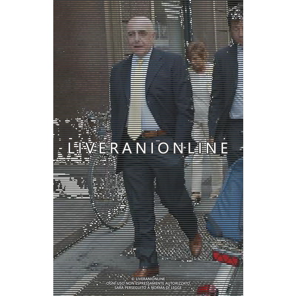 MILANO 08/07/2005 ADRIANO GALLIANI IN VIA TURATI SOTTO LA SEDE DEL MILAN FOTO BARATTINI ALEXANDRO/AG. ALDO LIVERANI