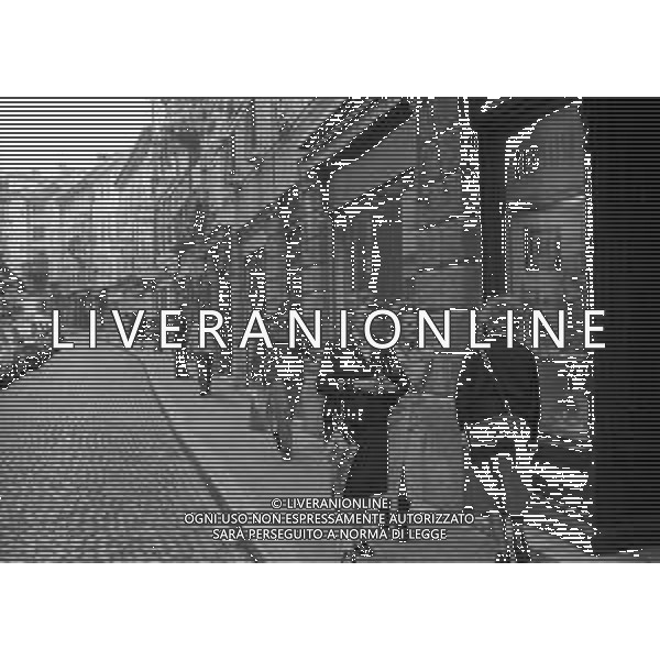RETROSPETTIVA 1982 - Vedute di GORIZIA Citta\' divisa in due da un muro costruito nel 1947 sul confine italo-jugoslavo di Nova Gorica (Slovenia). Nella foto abitanti nelle vie del centro ©Archivio Giovanni Liverani/ AGENZIA ALDO LIVERANI SAS