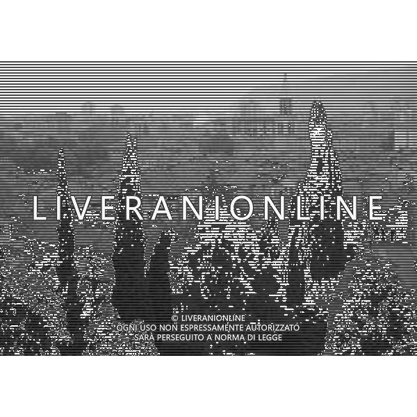 RETROSPETTIVA 1982 - Vedute di GORIZIA Citta\' divisa in due da un muro costruito nel 1947 sul confine italo-jugoslavo di Nova Gorica (Slovenia). Nella foto veduta dall\'alto ©Archivio Giovanni Liverani/ AGENZIA ALDO LIVERANI SAS