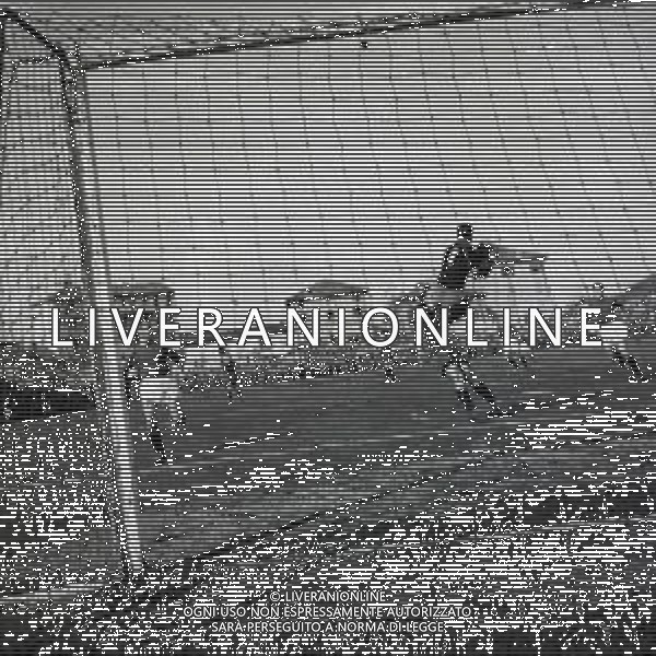 07-04-1957 REGGIO EMILIA-CAMPIONATO DI CALCIO SERIE C REGGIANA LIVORNO 1-0 NELLA FOTO AZIONE DI GIOCO AG ALDO LIVERANI SAS