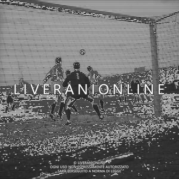 17-02-1957 REGGIO EMILIA-CAMPIONATO DI CALCIO SERIE C REGGIANA MESTRINA 1-0 NELLA FOTO AZIONE DI GIOCO AG ALDO LIVERANI SAS