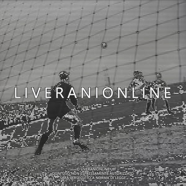 17-02-1957 REGGIO EMILIA-CAMPIONATO DI CALCIO SERIE C REGGIANA MESTRINA 1-0 NELLA FOTO AZIONE DI GIOCO AG ALDO LIVERANI SAS