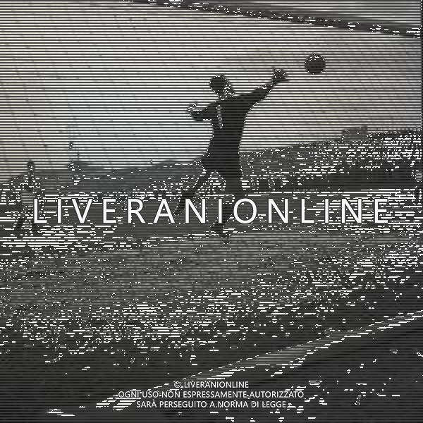 17-02-1957 REGGIO EMILIA-CAMPIONATO DI CALCIO SERIE C REGGIANA MESTRINA 1-0 NELLA FOTO AZIONE DI GIOCO AG ALDO LIVERANI SAS