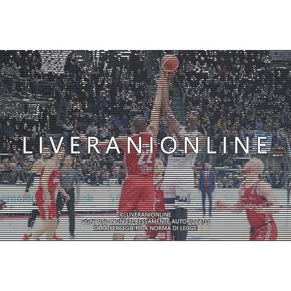 Campionato di Basket Serie A 2019/2020 Bologna, Italia 05/01/2020 Fortitudo Bologna vs Grissin Bon Reggio Emilia Nella foto: Henry Sims (Fortitudo Pompea Bologna) (des.) contrastato da Josh Owens (Grissin Bon Reggio Emilia) FOTO MICHELE NUCCI-ALESSIO MARINI-AG ALDO LIVERANI SAS