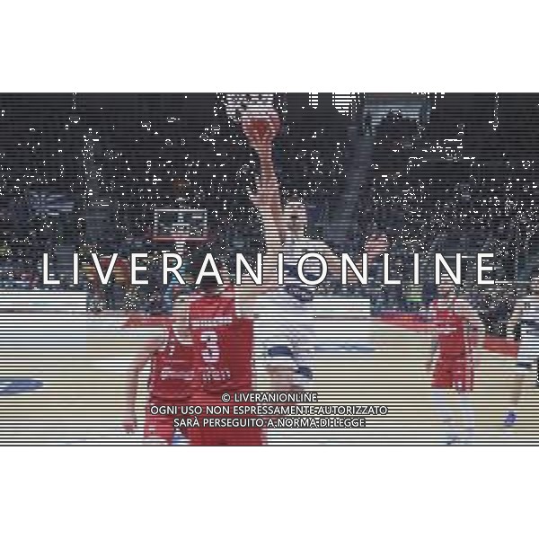 Campionato di Basket Serie A 2019/2020 Bologna, Italia 05/01/2020 Fortitudo Bologna vs Grissin Bon Reggio Emilia Nella foto: Daniele Cinciarini (Fortitudo Pompea Bologna) a canestro contrastato da Simone Fontecchio (Grissin Bon Reggio Emilia) FOTO MICHELE NUCCI-ALESSIO MARINI-AG ALDO LIVERANI SAS
