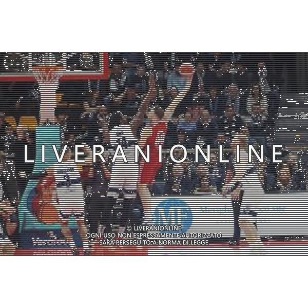 Campionato di Basket Serie A 2019/2020 Bologna, Italia 05/01/2020 Fortitudo Bologna vs Grissin Bon Reggio Emilia Nella foto: Gal Mekel (Grissin Bon Reggio Emilia) (des.) contrastato da Henry Sims (Fortitudo Pompea Bologna) FOTO MICHELE NUCCI-ALESSIO MARINI-AG ALDO LIVERANI SAS