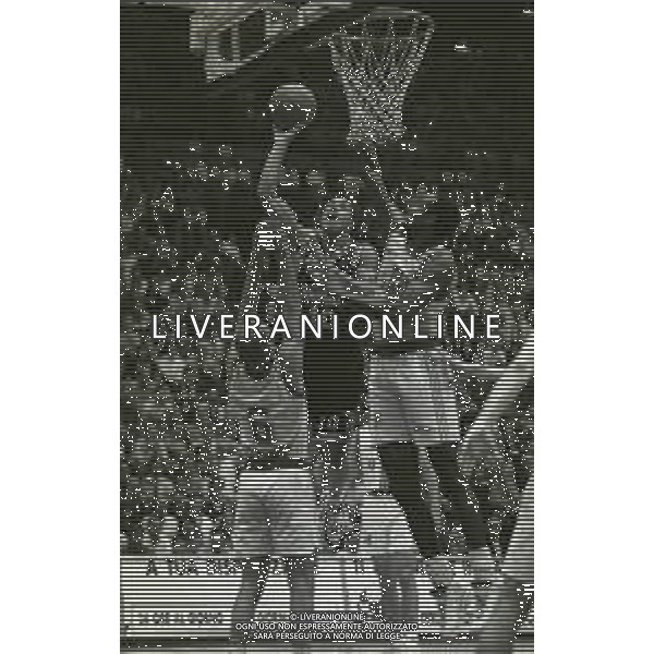 28-05-1996 MILANO FINALE DI BASKET SCUDETTO STEFANEL MILANO-TEAMSYSTEM BOLOGNA NELLA FOTO CARLTON MYERS AG ALDO LIVERANI SAS
