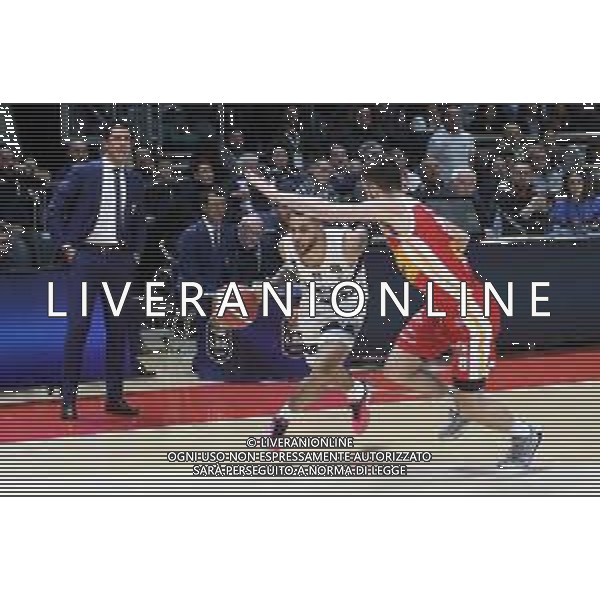 Campionato di Basket Serie A 2019/2020 Bologna, Italia 12/01/2020 Fortitudo Bologna vs Carpegna Prosciutto Basket Pesaro Nella foto: Kassius Robertson (Fortitudo Pompea Bologna) (sin.) contrastato da Vasa Pusica (Carpegna Prosciutto Basket Pesaro) © LM/Michele Nucci/ AGENZIA ALDO LIVERANI SAS