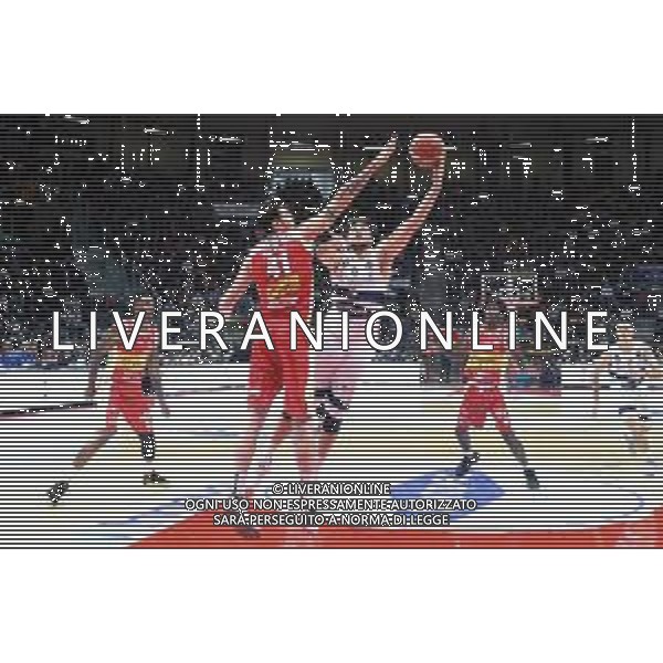 Campionato di Basket Serie A 2019/2020 Bologna, Italia 12/01/2020 Fortitudo Bologna vs Carpegna Prosciutto Basket Pesaro Nella foto: Stefano Mancinelli (Fortitudo Pompea Bologna) contrastato da Simone Zanotti (Carpegna Prosciutto Basket Pesaro) (sin.) © LM/Michele Nucci/ AGENZIA ALDO LIVERANI SAS