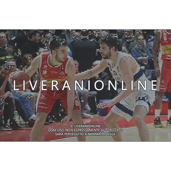 Campionato di Basket Serie A 2019/2020 Bologna, Italia 12/01/2020 Fortitudo Bologna vs Carpegna Prosciutto Basket Pesaro Nella foto: Vasa Pusica (Carpegna Prosciutto Basket Pesaro) (sin.) contrastato da Matteo Fantinelli (Fortitudo Pompea Bologna) © LM/Michele Nucci AGENZIA ALDO LIVERANI SAS