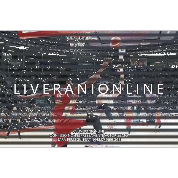 Campionato di Basket Serie A 2019/2020 Bologna, Italia 12/01/2020 Fortitudo Bologna vs Carpegna Prosciutto Basket Pesaro Nella foto: Pietro Aradori (Fortitudo Pompea Bologna) (des.) contrastato da Paul Eboua (Carpegna Prosciutto Basket Pesaro) © LM/Michele Nucci AGENZIA ALDO LIVERANI SAS