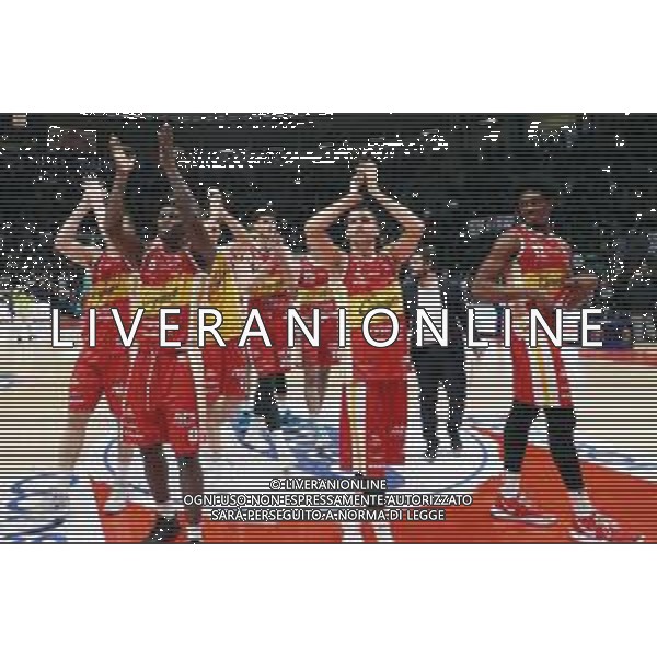 Campionato di Basket Serie A 2019/2020 Bologna, Italia 12/01/2020 Fortitudo Bologna vs Carpegna Prosciutto Basket Pesaro Nella foto: L\'esultanza della squadra Carpegna Prosciutto Basket Pesaro per la vittoria sulla Fortitudo Pompea Bologna © LM/Michele Nucci AGENZIA ALDO LIVERANI SAS
