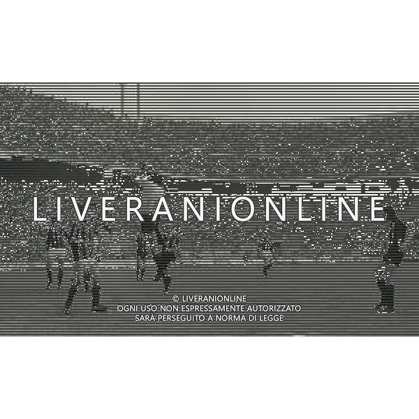 05-04-1981 MILANO CAMPIONATO DI CALCIO SERIE B MILAN ATALANTA 1-0 NELLA FOTO AZIONE DI GIOCO AG ALDO LIVERANI SAS