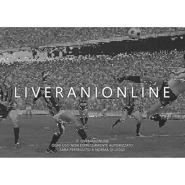 05-04-1981 MILANO CAMPIONATO DI CALCIO SERIE B MILAN ATALANTA 1-0 NELLA FOTO WALTER NOVELLINO E MEMO AG ALDO LIVERANI SAS
