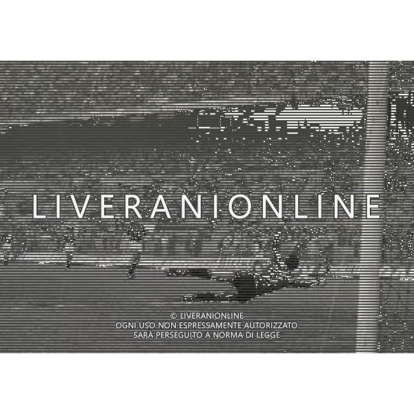 10-05-1981 MILANO CAMPIONATO DI CALCIO SERIE B MILAN TARANTO 4-0 NELLA FOTO AZIONE DI GIOCO AG ALDO LIVERANI SAS