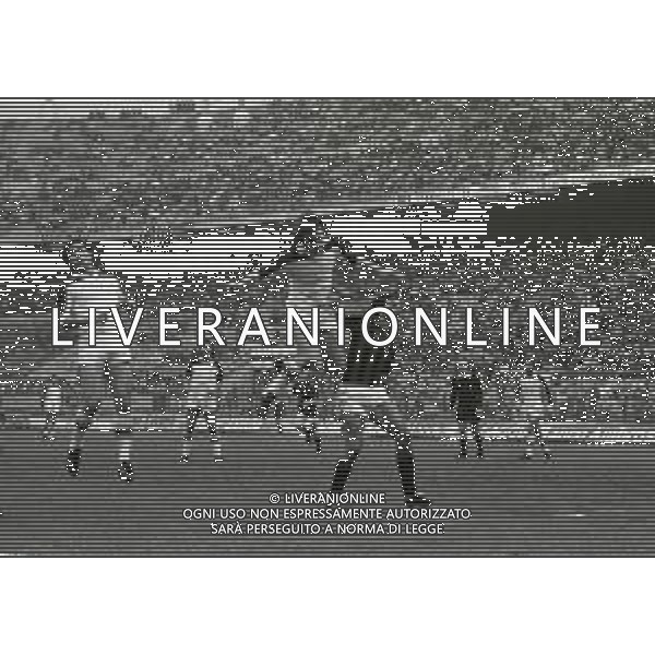10-05-1981 MILANO CAMPIONATO DI CALCIO SERIE B MILAN TARANTO 4-0 NELLA FOTO AZIONE DI GIOCO AG ALDO LIVERANI SAS