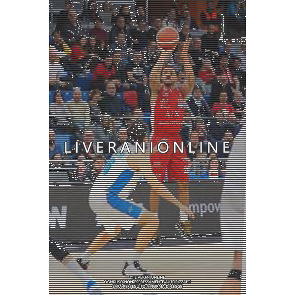 Campionato di Basket Serie A 2019/2020 Milano, Italia 12/01/2020 AX Armani Exchange Olimpia Milano-De Longhi Treviso Basket Nella foto: Sykes della AX Armani Exchange Olimpia Milano tira ostacolato da Uglietti della De Longhi Treviso Basket FOTO SAVINO PAOLELLA-ALESSIO MARINI-AG ALDO LIVERANI SAS