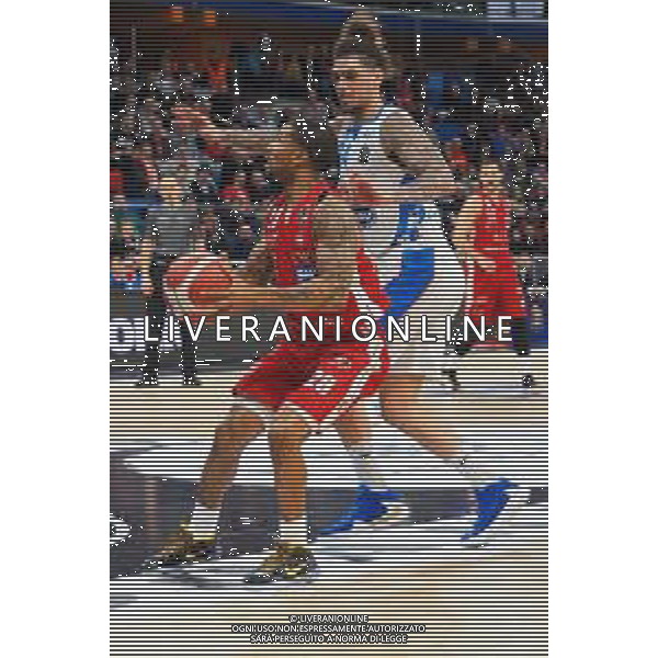 Campionato di Basket Serie A 2019/2020 Milano, Italia 12/01/2020 AX Armani Exchange Olimpia Milano-De Longhi Treviso Basket Nella foto: Sykes della AX Armani Exchange Olimpia Milano ostacolato da Isaac Fotu della De Longhi Treviso Basket FOTO SAVINO PAOLELLA-ALESSIO MARINI-AG ALDO LIVERANI SAS