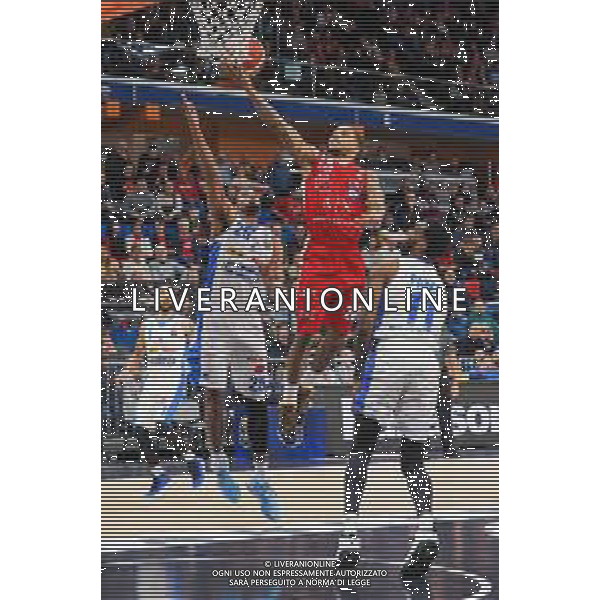 Campionato di Basket Serie A 2019/2020 Milano, Italia 12/01/2020 AX Armani Exchange Olimpia Milano-De Longhi Treviso Basket Nella foto: Sykes della AX Armani Exchange Olimpia Milano a canestro ostacolato da Parks e Charles Cooke III della De Longhi Treviso Basket FOTO SAVINO PAOLELLA-ALESSIO MARINI-AG ALDO LIVERANI SAS