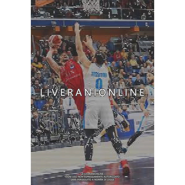 Campionato di Basket Serie A 2019/2020 Milano, Italia 12/01/2020 AX Armani Exchange Olimpia Milano-De Longhi Treviso Basket Nella foto: Moraschini della AX Armani Exchange Olimpia Milano tira contrastato da Amedeo Tessitori della De Longhi Treviso Basket FOTO SAVINO PAOLELLA-ALESSIO MARINI-AG ALDO LIVERANI SAS